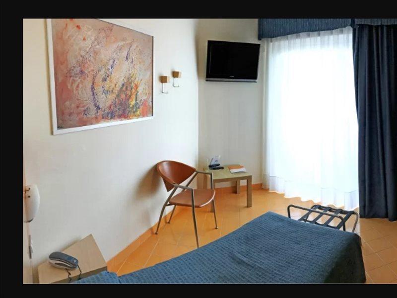 Hotel Torre Del Sole Terracina Esterno foto