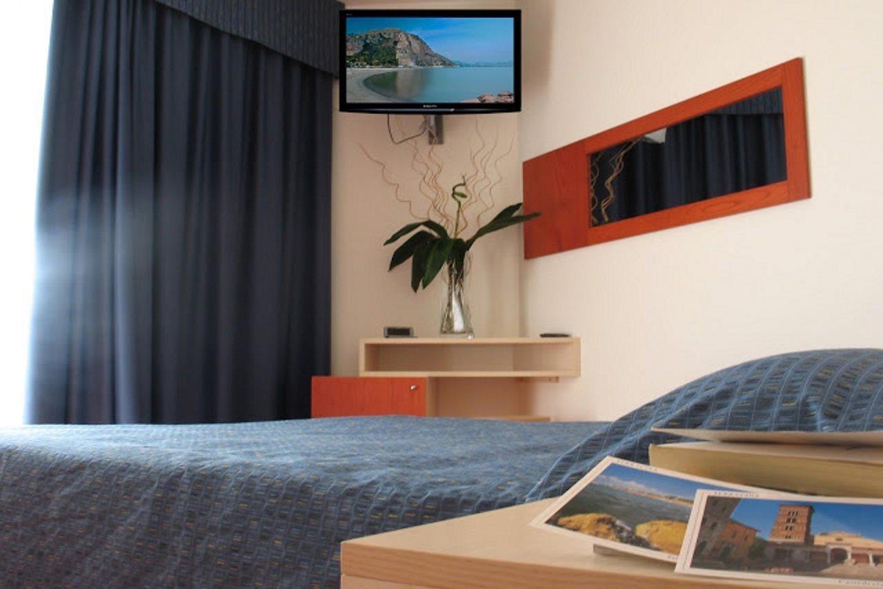 Hotel Torre Del Sole Terracina Esterno foto