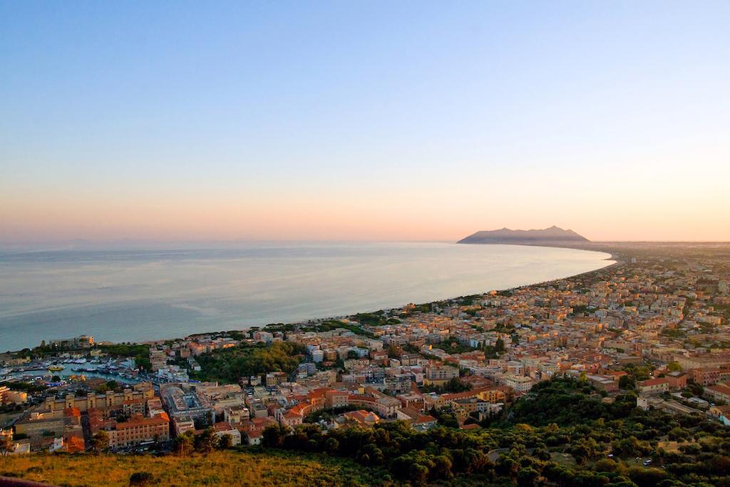 Hotel Torre Del Sole Terracina Esterno foto